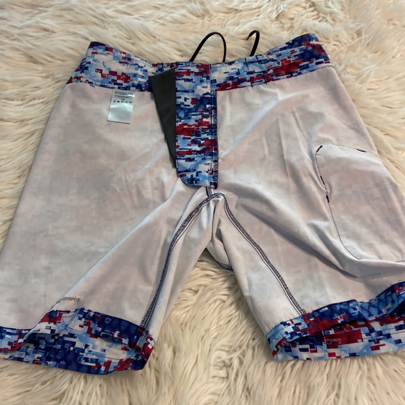 Columbia Omni Shield Mans Swim Trunks size 30 BNWOT see all photos - Picture 8 of 12